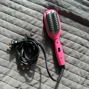 Que beauty by conair  Mini Staightening Brush